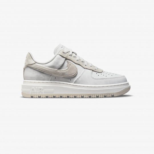 Мужские кроссовки NIKE AIR FORCE 1 LUXE  (АРТИКУЛ:DD9605-100)