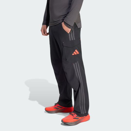 Спортивные брюки adidas AUDI FORMULA ONE TEAM MECHANICS (АРТИКУЛ:KE9098) Спортивные брюки adidas AUDI FORMULA ONE TEAM MECHANICS (АРТИКУЛ:KE9098)