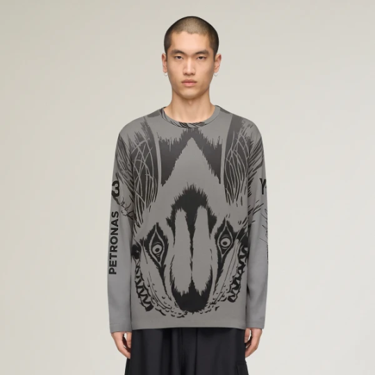 Чоловічий лонгслів adidas Y-3 MERCEDES WOLF GRAPHIC (АРТИКУЛ: KS7830 ) Чоловічий лонгслів adidas Y-3 MERCEDES WOLF GRAPHIC (АРТИКУЛ: KS7830 )