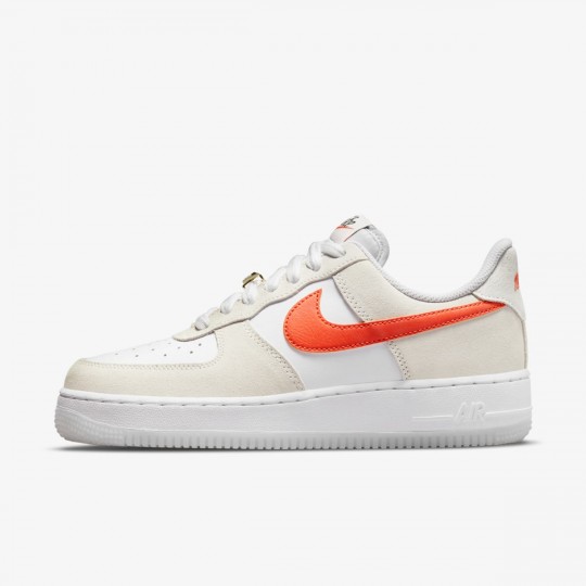 Женские кроссовки NIKE WMNS AIR FORCE 1 07 SE  (АРТИКУЛ: DA8302-101)