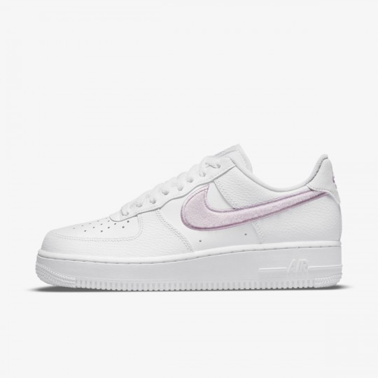 Женские кроссовки NIKE WMNS AIR FORCE 1 07 ESS  (АРТИКУЛ: DN5056-100)