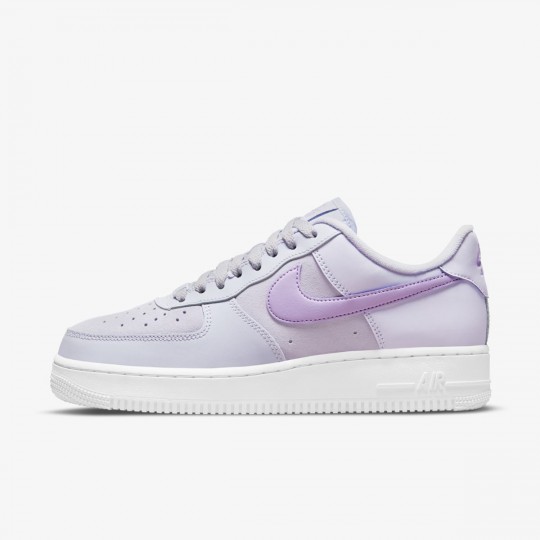 Женские кроссовки NIKE WMNS AIR FORCE 1 07 ESS  (АРТИКУЛ: DN5063-500)